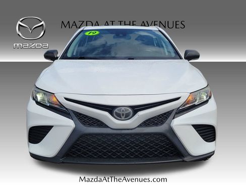 Used 2019 Toyota Camry SE w/ Convenience Package FWD image 8