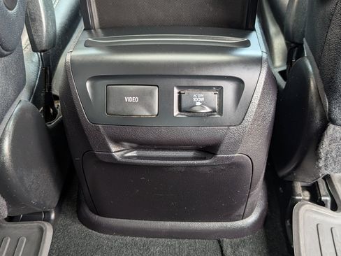 Used 2017 Toyota Sienna SE Premium FWD image 8