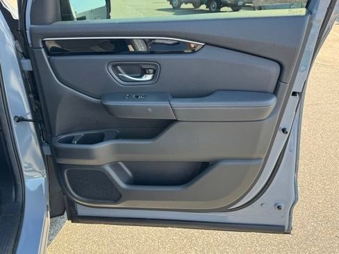 Used 2025 Honda Pilot Touring image 25