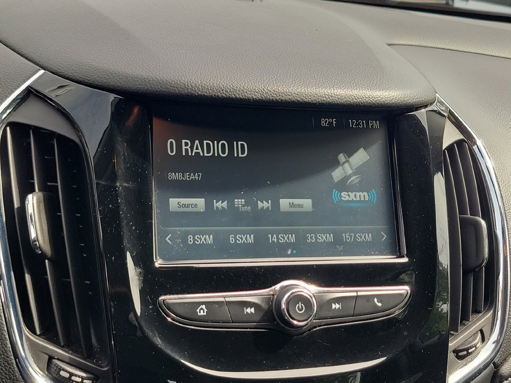 Used 2018 Chevrolet Cruze Premier FWD image 29