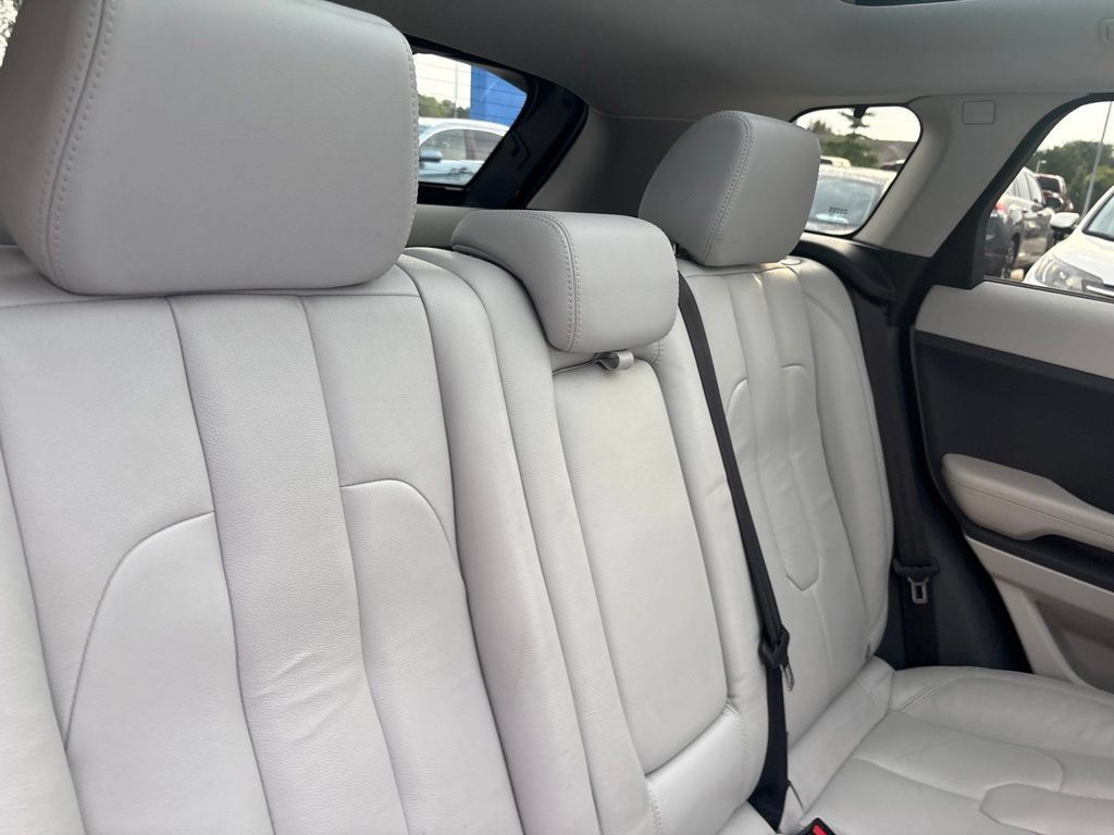 Used 2013 Land Rover Range Rover Evoque Pure Plus AWD/4WD image 32