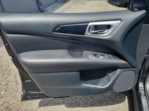 Used 2019 Nissan Pathfinder SV FWD image 9
