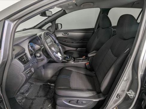 Used 2020 Nissan Leaf SV w/ SV Technology Package image 14