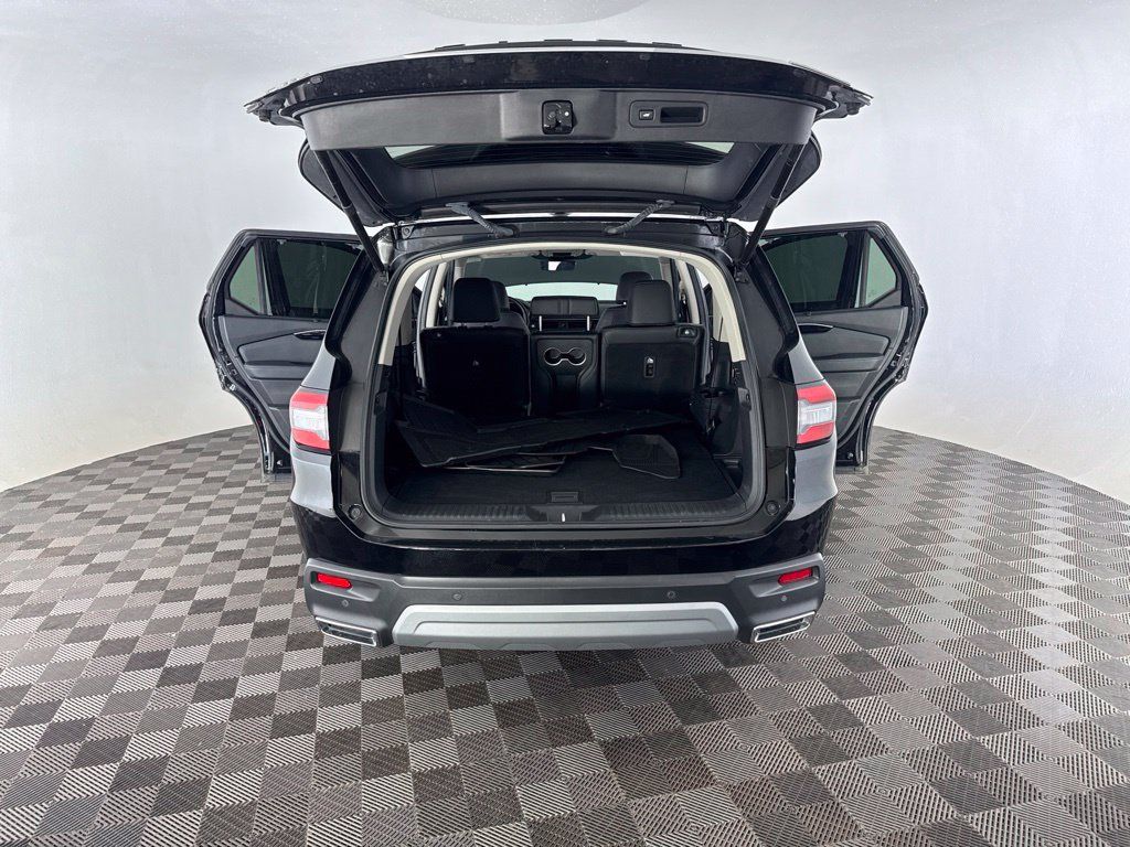 Used 2025 Honda Pilot Touring image 17