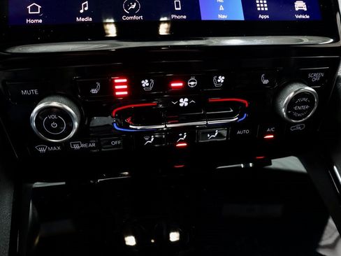 Used 2022 Jeep Grand Cherokee Overland w/ Luxury Tech Group IV image 36