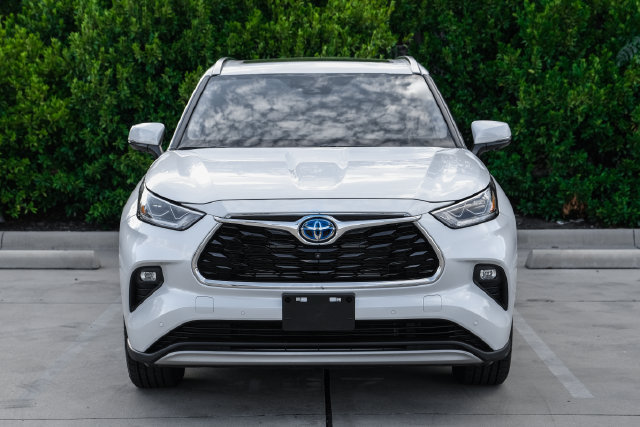 Used 2023 Toyota Highlander Platinum FWD image 7