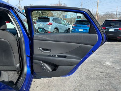 Used 2023 Hyundai Elantra SEL w/ Convenience Package image 40