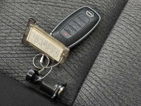 Used 2025 Nissan Rogue SV image 21