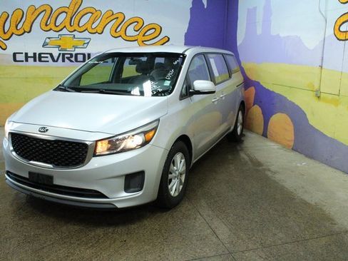 Used 2018 Kia Sedona L image 4