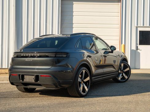 New 2026 Porsche Macan 4 Electric image 8