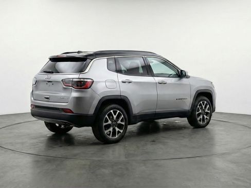 Used 2025 Jeep Compass Limited image 9