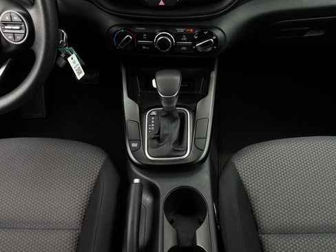 Used 2025 Kia Soul LX w/ LX Technology Package FWD image 13