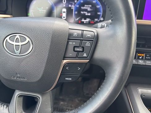 Used 2023 Toyota Crown XLE image 25