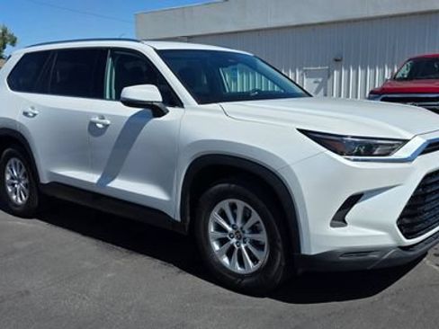 Used 2025 Toyota Grand Highlander AWD image 2