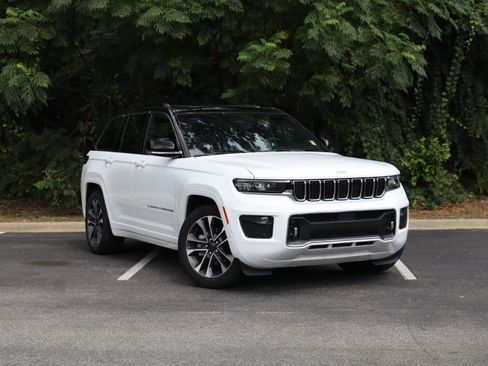 Used 2024 Jeep Grand Cherokee Overland AWD/4WD image 2