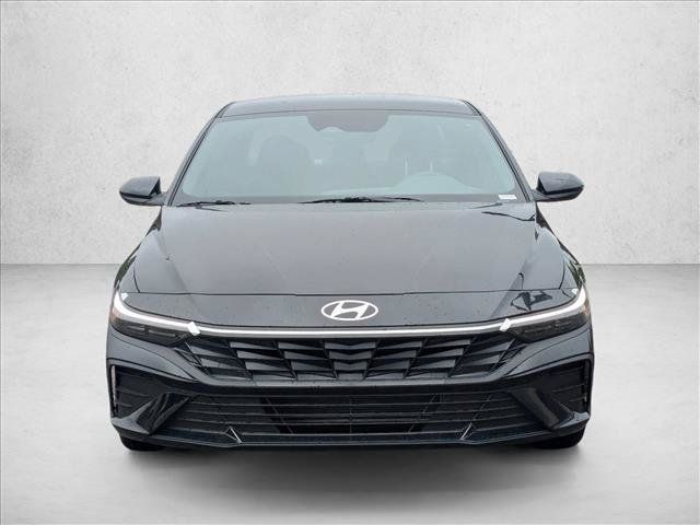 Used 2025 Hyundai Elantra Sport FWD image 6