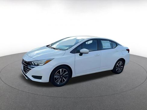 Used 2025 Nissan Versa SV image 8