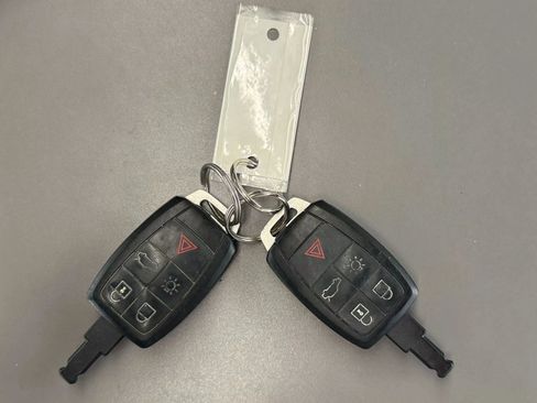 Used 2011 Volvo C70 T5 w/ Multimedia Pkg image 35