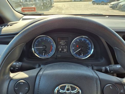 Used 2017 Toyota Corolla LE image 9