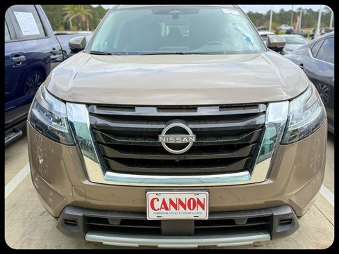 Used 2024 Nissan Pathfinder Platinum w/ Cargo Package image 2