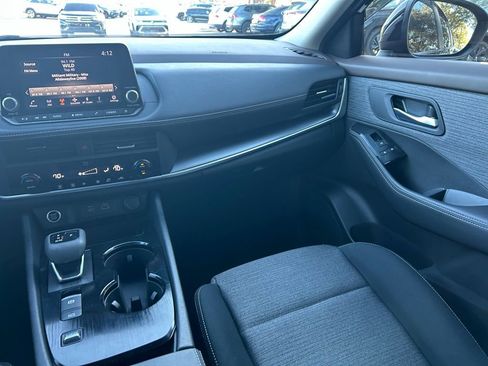 Used 2023 Nissan Rogue SV image 11