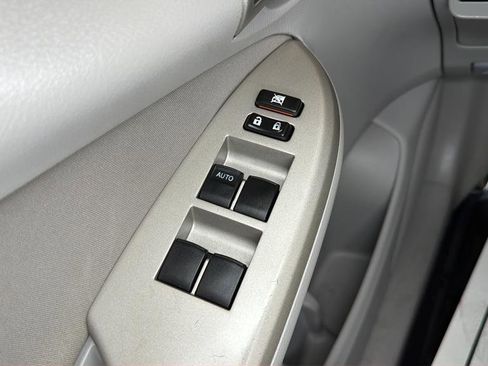 Used 2013 Toyota Corolla LE w/ Premium Pkg FWD image 19
