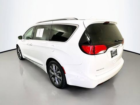 Used 2017 Chrysler Pacifica Limited w/ UConnect Theater Package image 5
