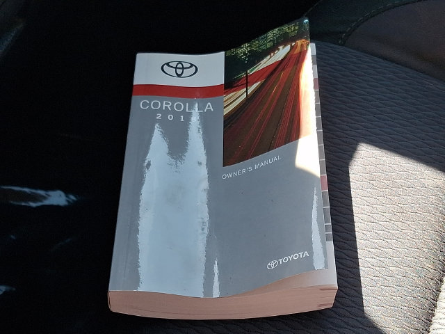 Used 2018 Toyota Corolla LE FWD image 24