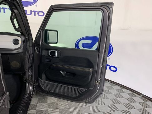 Used 2025 Jeep Wrangler Unlimited Sahara w/ Safety Group AWD/4WD image 38