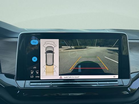 New 2026 Volkswagen Atlas SE image 17