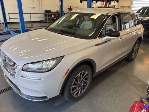 Used 2021 Lincoln Corsair AWD w/ Equipment Group 101A image 4