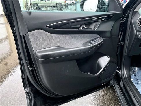 Used 2025 Chevrolet TrailBlazer LT image 23