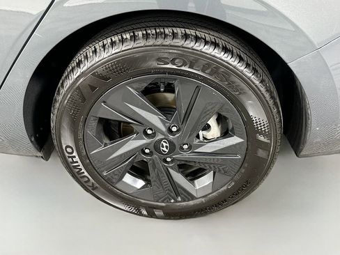 Used 2023 Hyundai Elantra SEL image 29