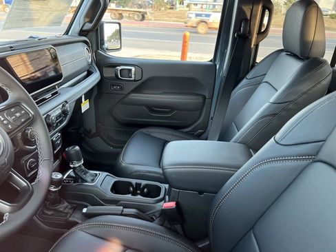 New 2026 Jeep Gladiator Sport image 5