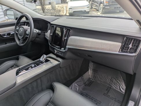 Used 2025 Volvo V90 B6 Cross Country Ultra w/ Protection Package Premier image 31