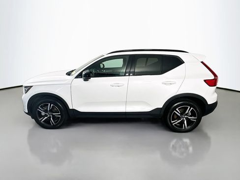 Used 2023 Volvo XC40 B5 Plus AWD/4WD image 4