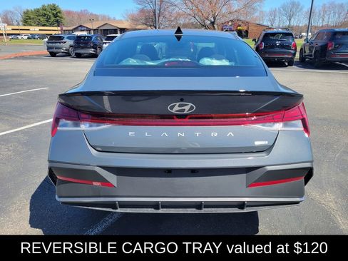 Used 2025 Hyundai Elantra SEL image 4
