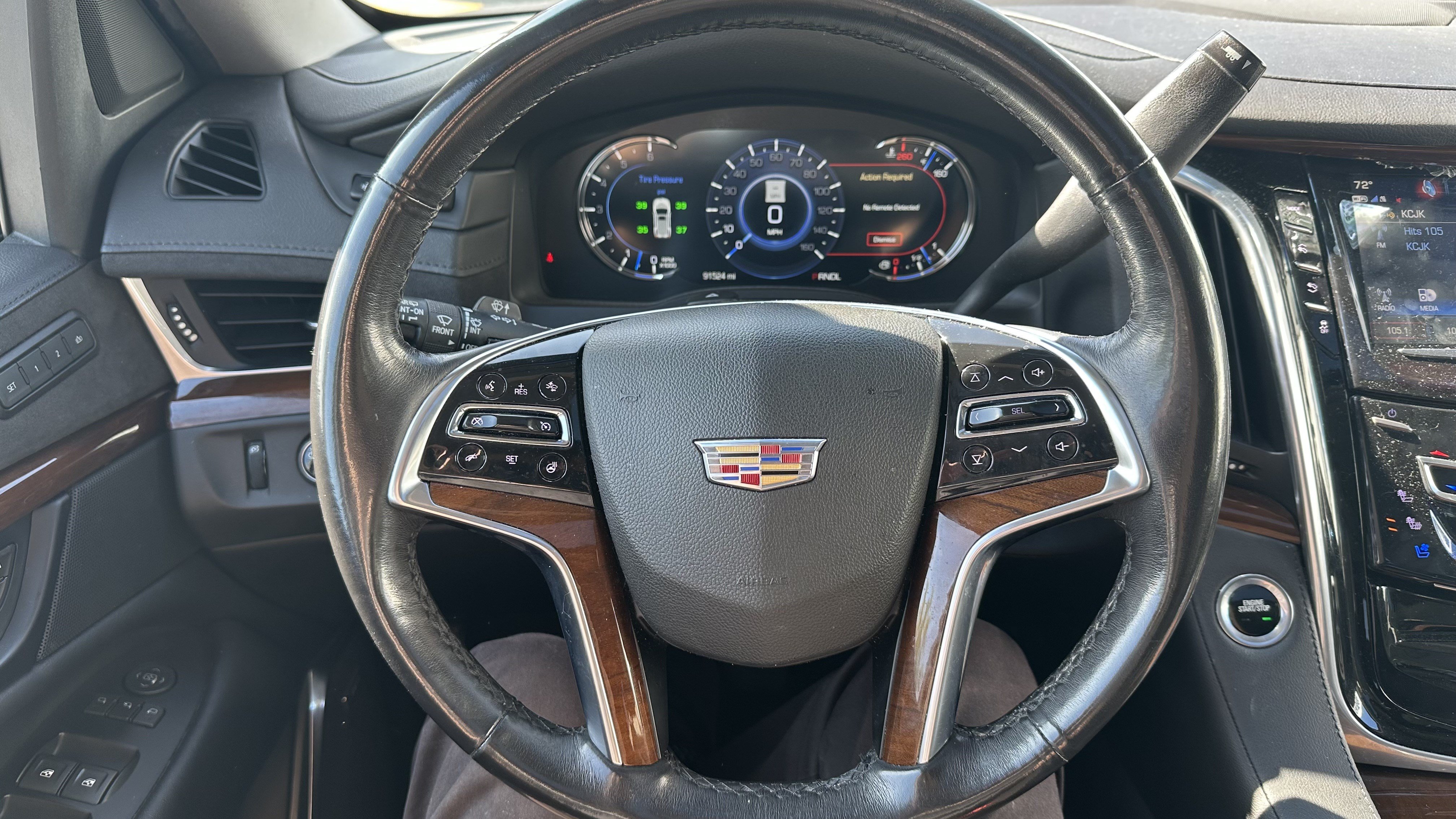 Used 2020 Cadillac Escalade Luxury w/ Escalade Sport Edition AWD/4WD image 19