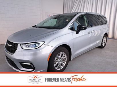 Used 2024 Chrysler Pacifica Touring-L