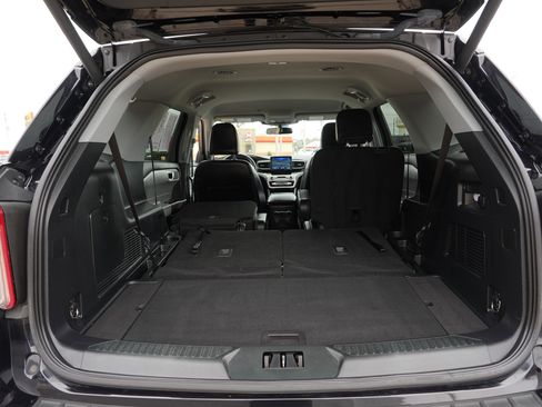 Used 2023 Ford Explorer XLT w/ Equipment Group 202A image 34