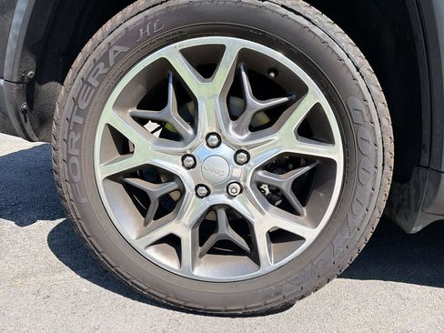 Used 2020 Jeep Grand Cherokee Limited RWD image 18