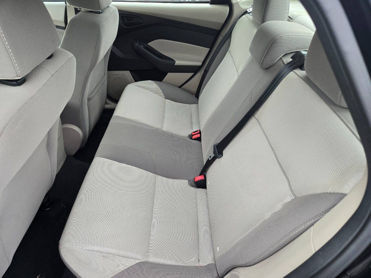 Used 2012 Ford Focus SE FWD image 20