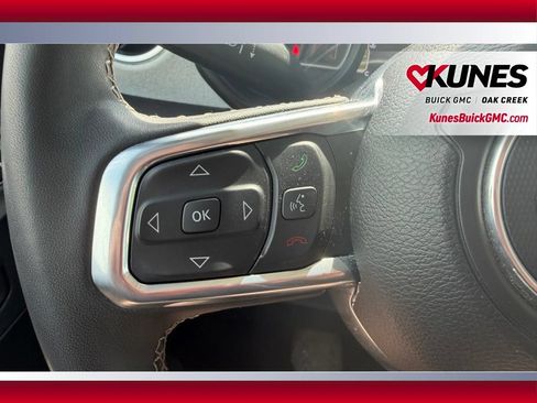 Used 2025 Jeep Wrangler Unlimited Sahara AWD/4WD image 17