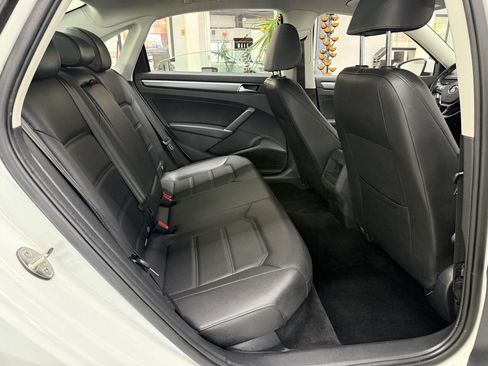 Used 2018 Volkswagen Passat 2.0T R-Line w/ R-Line Lighting Package image 15