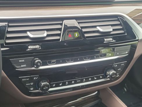 Used 2023 BMW 540i xDrive w/ Executive Package AWD/4WD image 31