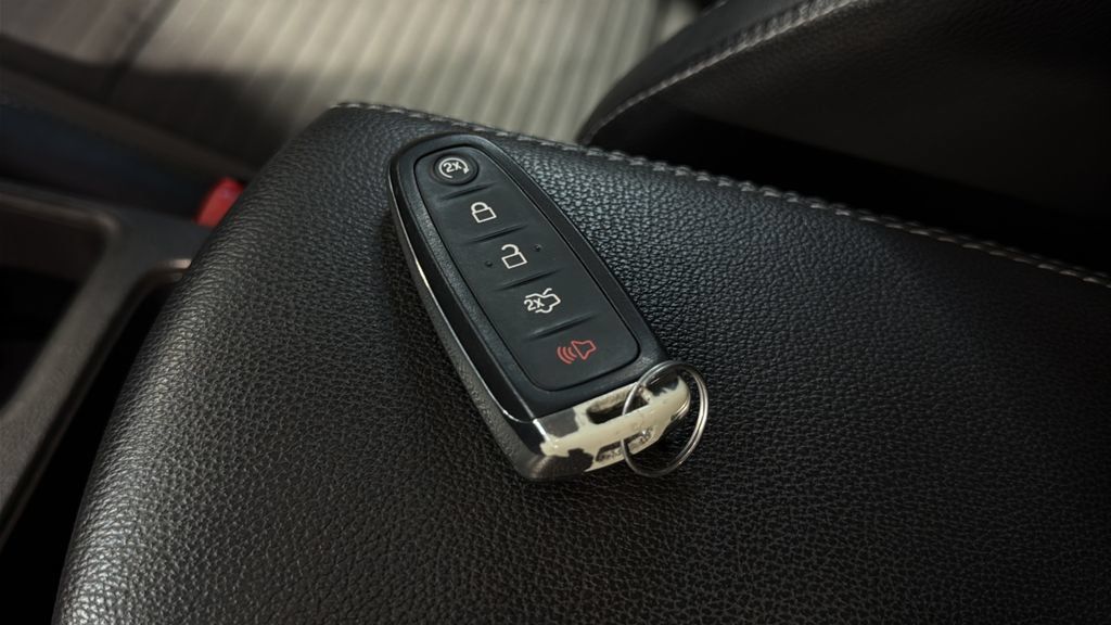 Used 2019 Ford Escape SE w/ SE Sport Appearance Package AWD/4WD image 36