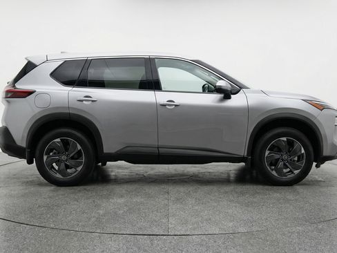 Used 2025 Nissan Rogue SV AWD/4WD image 11