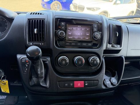 Used 2021 RAM ProMaster 2500 w/ Convenience Group FWD image 14
