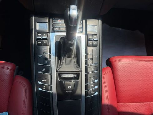 Used 2018 Porsche Macan Sport Edition AWD/4WD image 12