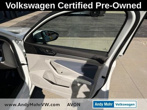 Used 2025 Volkswagen Jetta SE w/ Sunroof Package FWD image 13